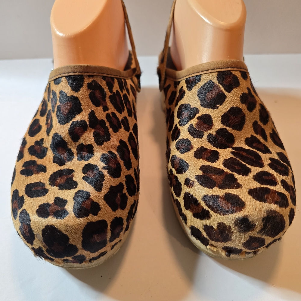 Hanna Andersson Leopard Print Slip-On Clogs in Tan and Dark Brown Women Sz 37